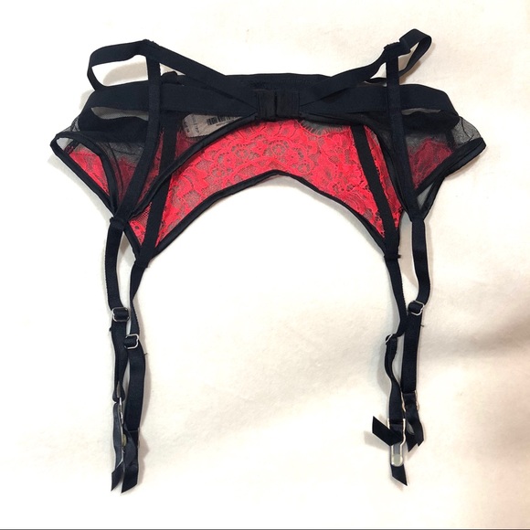NWT Victoria’s Secret Black and Red Garter Belt - Picture 2 of 8